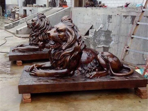銅獅子